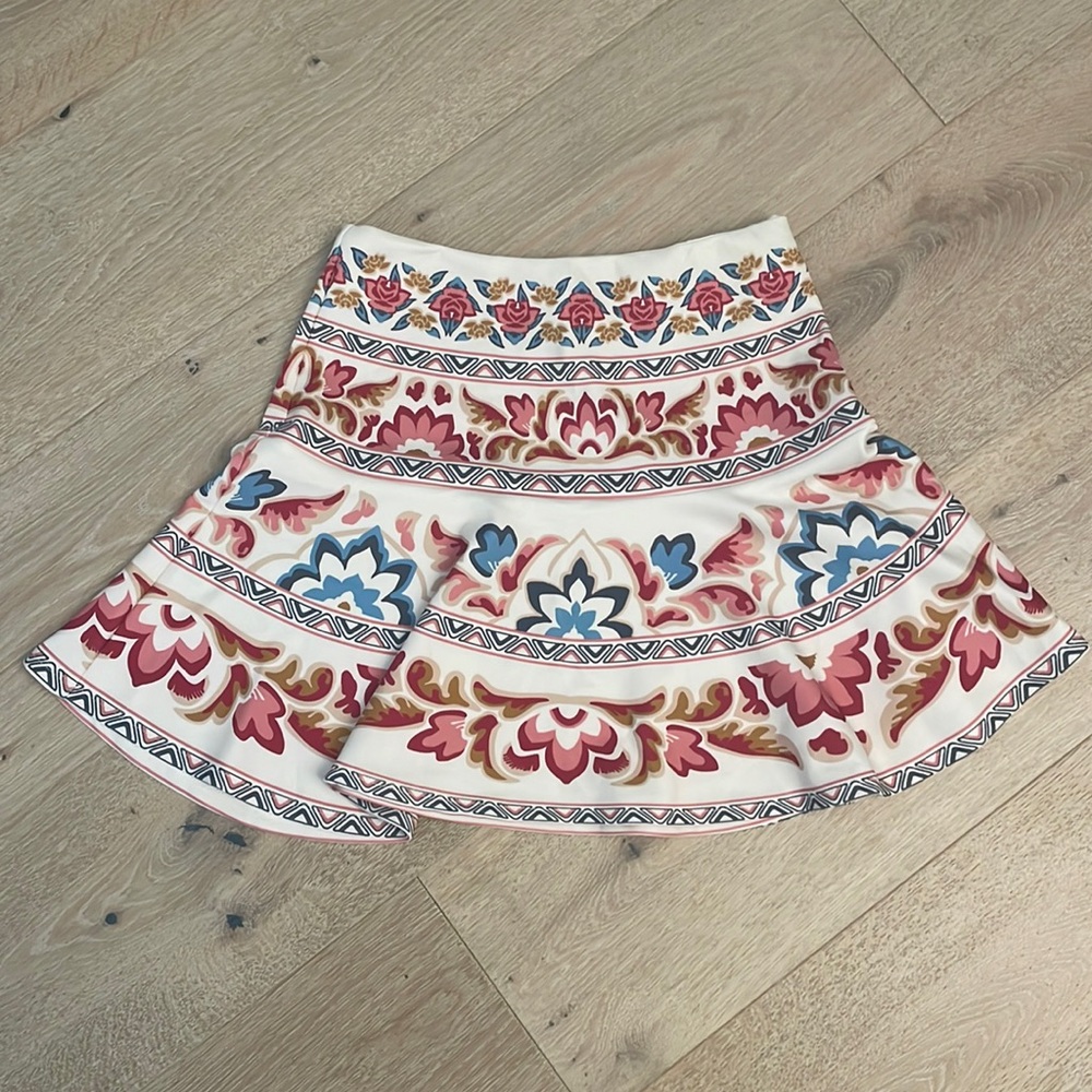 Cute skirt with flare shape and side zipper- NEVER WORN